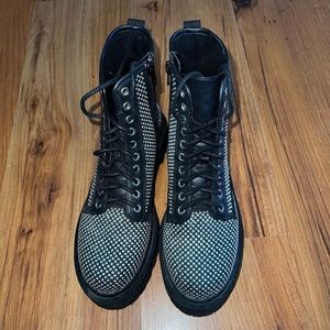 Gianni Bini
Platform Boots (without box)
Size 7.5 
Black/Silver
Worn once